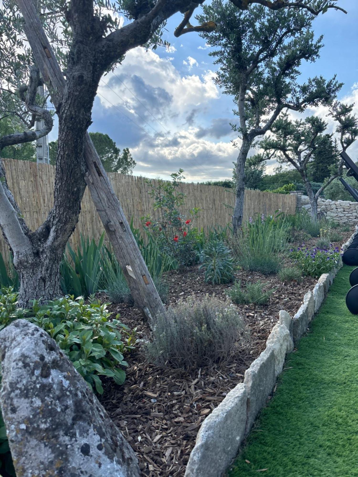 Les Juliens Daire Gordes Dış mekan fotoğraf